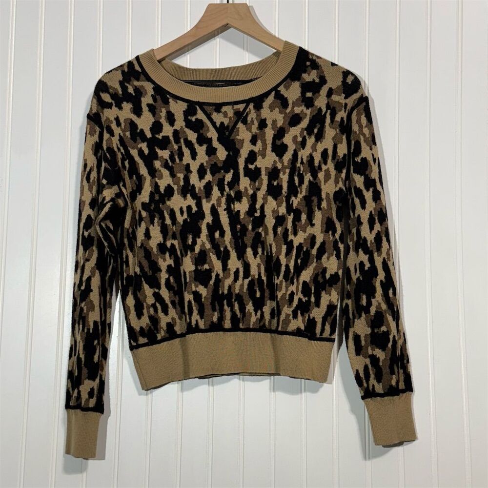 John +‎ Jenn Leopard Print Sweater XS Animal Print Mob Wife Glam Knit Top